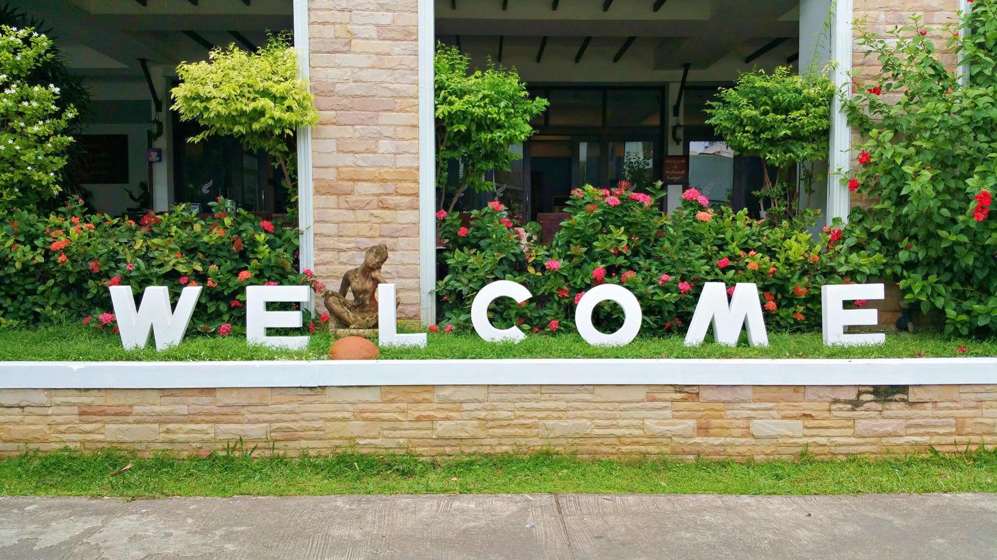 Nana Buri Hotel Chumphon Exterior foto